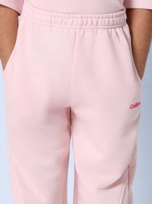 SUMWON Conjunto de ropa de estar en casa de dos piezas con logo de California, blusa corta cómoda y oversize, pantalones jogger, conjunto casual de deporte y actividad física para estar en casa
