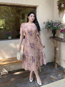 Dazy Petite Plus 加大码紫色花朵泡泡袖裹身裙，度假海滩风格春夏，荷叶边