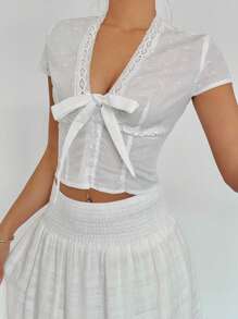 SHEIN Essnce 女士纯色刺绣短袖衬衫，V 领蕾丝拼布乡村法式风格上衣，春夏 - 白色 - 查看 3