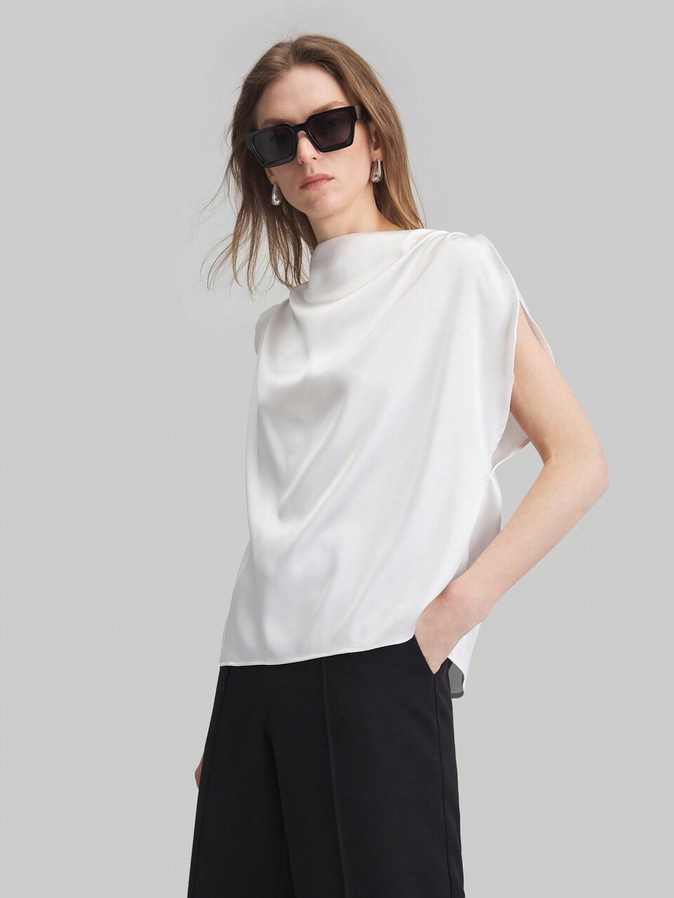 2025 Women's Solid V-Neck Sleeveless Top, Elegant For Commuting, Minimalist & Versatile, Vintage-Inspired Look