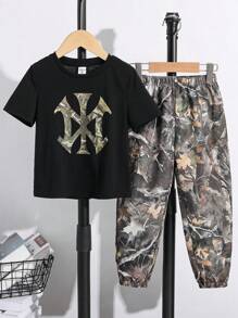 SHEIN Conjunto de 2 piezas para niños jóvenes con pantalones cortos y pantalones cargo de estilo casual con estampado de camuflaje de ramas, ropa cómoda para ir al colegio, diario, deportes al aire libre, apto para primavera/verano, gran valor