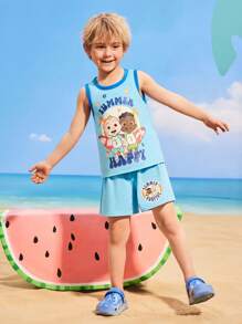 CoComelon X SHEIN Conjunto de camiseta de tirantes azul y pantalones cortos con estampado de personaje de dibujos animados de un niño pequeño surfista y palmeras en la playa, para vacaciones informales - Multicolor - Ver 5