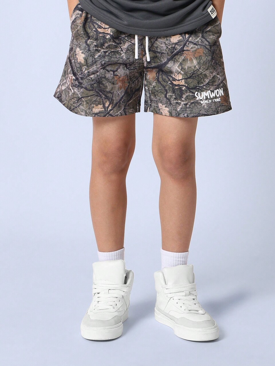 Wild Tribe – Outdoor Adventure – Shorts mit Camouflage-Print