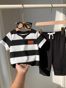 SHEIN 2pcs Boy Young Boy Casual Versatile Striped Pattern Patch Crewneck Short Sleeve T-Shirt And Loose Solid Color Knit Pants Set, Suitable For School, Garden, Beach, Birthday In Spring, Summer, Autumn, Winter - Black - View 8
