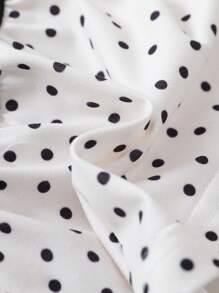 SHEIN Playful Pals Baby Girl Spring And Summer Holiday Charm 2 Pieces Set, Made With Quality Fabrics And Featuring A Playful Polka Dot Pattern For A Fashionable Minimalist Style. The Ruffle Collar Puff Sleeve Top Paired With Flared Pants Providing Comfort; Additionally, It Works Well For Light Sports And Elegant Parties, Allowing The Little Princess To Shine In Any Occasion.