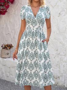 SHEIN Clasi 女士绿色印花 V 领短袖修身 A 字中长连衣裙 女士夏季服装 夏季连衣裙 女士度假服装 防晒夏季连衣裙 女士茶会连衣裙 波西米亚风连衣裙 女士服装 夏季度假服装 女士复活节连衣裙