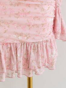 Soleia فستان صيفي صغير للسيدات السمينات من القماش المطبع الوردي الرومانسي الشبكي مع كشكشة على الأكتاف، مناسب لرحلات الشاطئ والمنتجعات