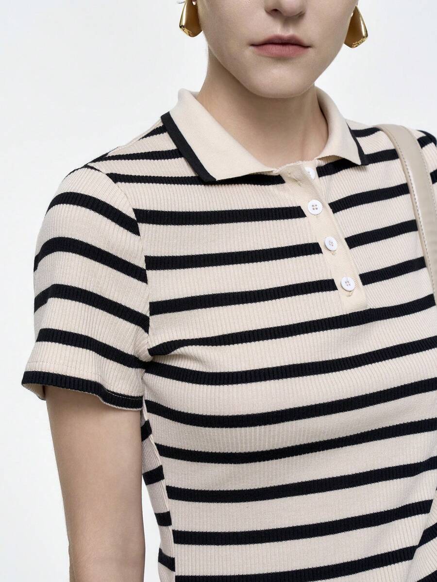 Aalyst 女士黑白撞色前扣短袖休闲针织 T 恤 - 彩色 - 查看 1