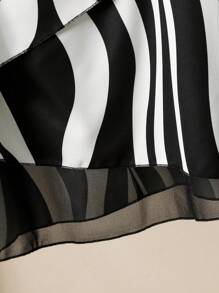 Lacomfia Elegant Floral Digital Print Plus Size Blouse - Black and White - View 4