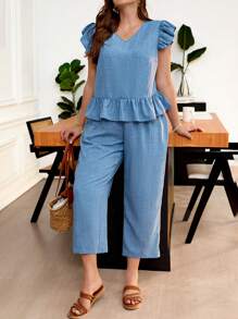 SHEIN Frenchy Conjunto de 2 piezas en talla grande: Top con ribete de volantes y pantalones de unicolor, atuendo casual para vacaciones