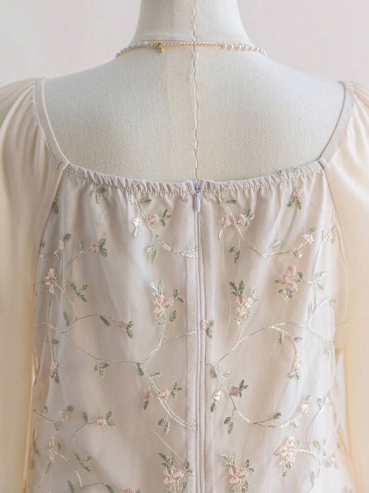 SHEIN Dreamara Vestido mini de talla grande con bordado floral romántico, diseño evasé y mangas largas acampanadas para mujer, ideal para vacaciones de primavera - Blanco - Añade 3