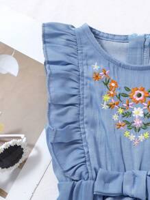 Baby Girl Spring/Summer New Leisure Vacation Style Blue Romper, Made Of Lightweight Denim Effect Fabric, With Floral Embroidery And Ruffle Short Sleeves, Creating A Sweet And Fresh Vibe
