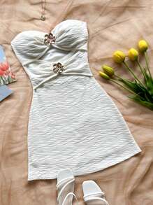 Soleia Ärmelloses, figurbetontes Minikleid für Damen aus strukturiertem Stoff mit Metallschnalle für den Urlaub, geeignet für Musikfestivals, Boho-/Urlaubstermine, Nachmittagstee, Cut Out