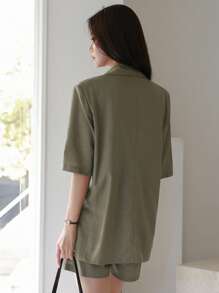 DAZY Bộ 2 món đồ công sở cho nữ, áo khoác blazer tay ngắn dáng rộng màu trơn và quần short, vải lanh mùa xuân/hè, bộ đồ ngắn cho nữ - màu xanh lá - Xem 2