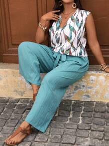 SHEIN VCAY Plus Size Vacation Solid V-Neck Shirt With Floral Pants Two Pieces Set, Rave Outfits Festival, Business Casual Woman, Boho Country Outfits Women, Beach Outfits For Woman, Beach Outfits For Woman, Summer Outfits Women Summer Outfits,Holiday Outfits - Teal Blue - View 7