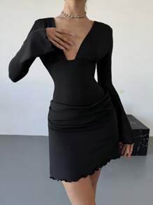 Firerie 优雅性感深 V 领喇叭袖收腰修身长袖迷你连衣裙，适合情人节、春夏、派对 - 黑色 - 查看 4