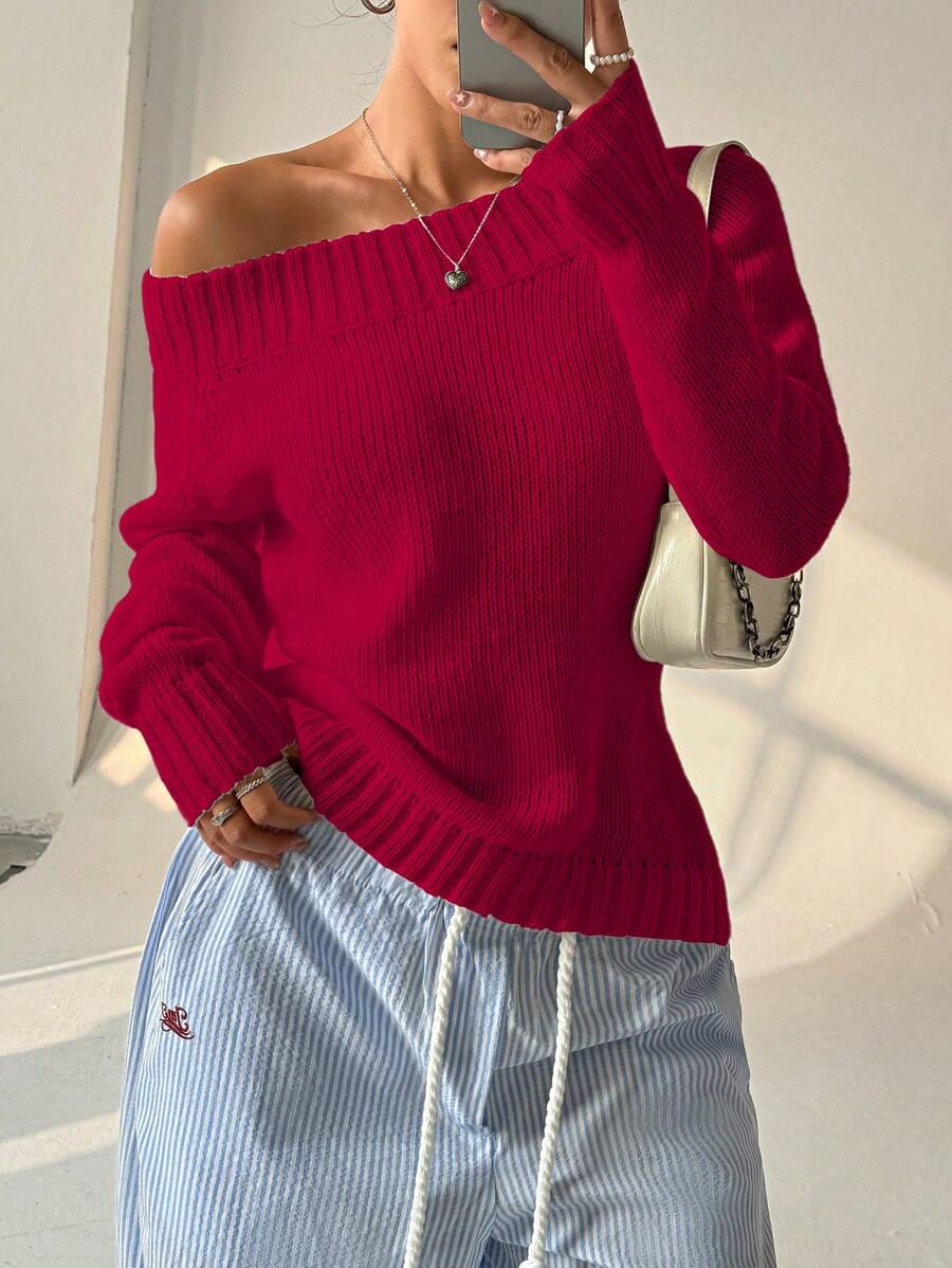 SHEIN Unity Suéter de manga larga de un solo color con cuello asimétrico y hombros asimétricos, de doble uso, para otoño/invierno, tejido de punto - Rojo - Ver 1