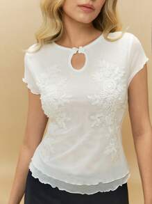 Poéselle 女士花卉贴花装饰圆领短袖时尚 T 恤，新中式蕾丝装饰上衣 - 白色 - 查看 1