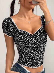 Flirla Blouse à encolure carrée, manches bouffantes et panneaux avec imprimé floral noir éparpillé pour femmes
