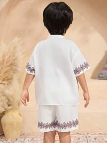 SHEIN 2pcs Baby Boys Vintage Floral Print Mandarin Collar Short Sleeve Shirt And Shorts Set, Spring/Summer - White - View 2
