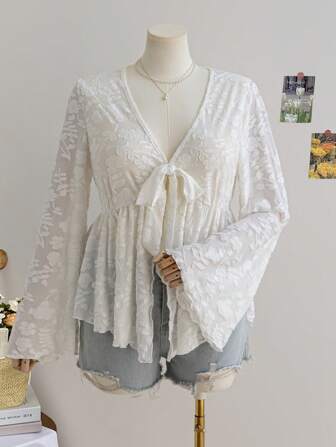 Soleia 大码女式度假春装白色弹力提花深 V 领前系带喇叭长袖花卉衬衫