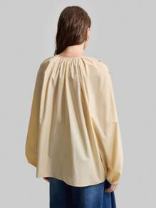 Ontre Camisa feminina com botões de metal vintage, mangas bufantes e design de punho, cor damasco para primavera/verão - Damasco - Ver 3