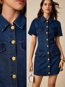 Poéselle 别致的牛仔纽扣迷你连衣裙，带有金色装饰 - 非常适合休闲外出、周末早午餐和轻松的日常风格 - 深色水洗藍 - 查看 1