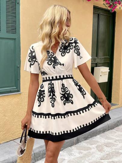 Breezaya 女士花卉印花 V 领优雅休闲连衣裙，简约时尚，适合日常穿着