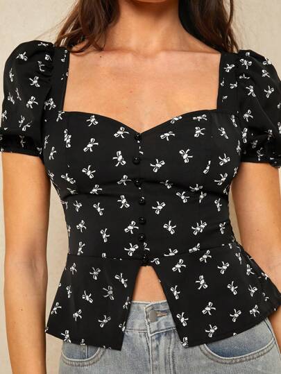 Poéselle 迷人的黑色衬衫上衣，饰有可爱的蝴蝶结印花，增添一丝时尚俏皮感。独特的泡泡袖设计带来立体感，为整体造型增添柔和、女性化的气息。采用舒适面料制成，透气性极佳，是日常穿着的理想选择。