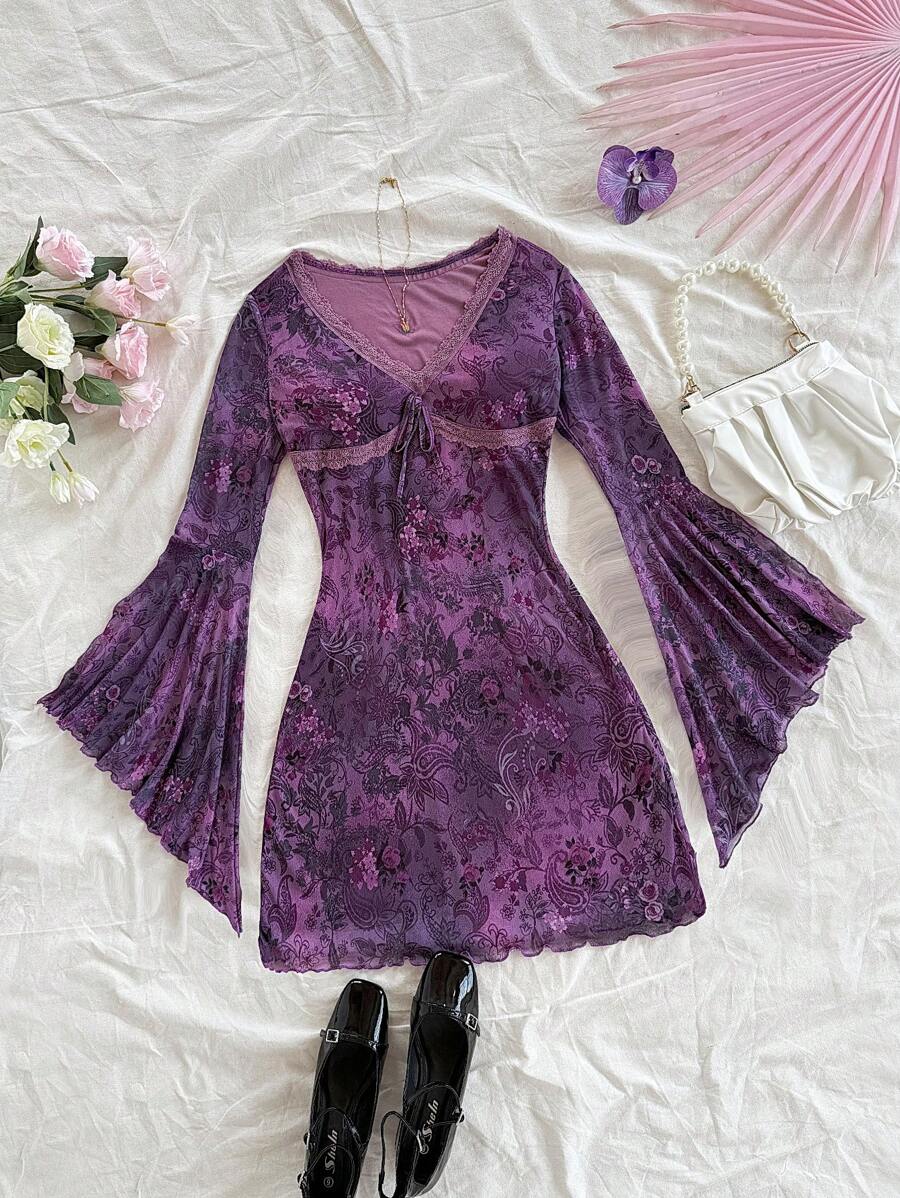 Soleia Váy mini họa tiết hoa cổ điển cho nữ, tay dài, viền bất đối xứng, có chi tiết xếp nếp, vải lưới dệt kim - Màu tím - Xem 1