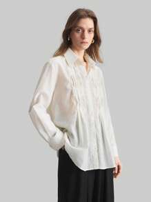 Ontre Blusa de mujer de estilo vintage bohemio, color marfil con rayas y detalles plisados, cuello vuelto único y mangas largas, de lino