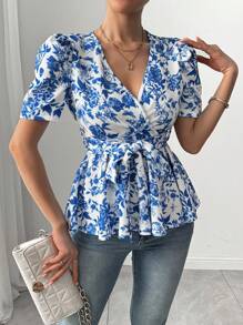 Chiquease Camiseta ajustada de mujer con estampado floral azul elegante, escote en V cruzado y cintura ceñida, para primavera/verano