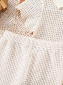 SHEIN Vintaside Kids Bộ đồ thường ngày cho bé gái 2 món, áo sơ mi cài nút cổ nhún bèo màu mơ xuân/hè mới & quần ống rộng rộng rãi, trang phục cho bé 1 tuổi, thiết kế tổng thể tối giản và thanh lịch - Màu be - Xem 6