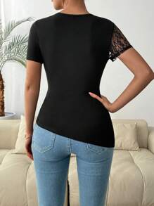 Chiquease T-shirt noir avec dentelle contrastante et ajouré, style minimaliste mode décontractée pour tous les jours