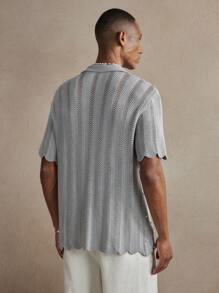 SHEIN X ELOISA & ORSON AKNOTIC Suéter tipo polo de punto casual y elegante para hombres con decoración de perlas de ganchillo, ajuste elástico, adecuado para verano, vacaciones, atuendo diario, fiesta, parejas