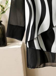 Lacomfia Elegant Floral Digital Print Plus Size Blouse - Black and White - View 3