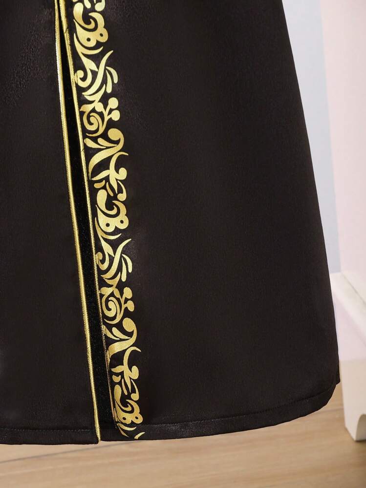 一件男童复古简约金属印花立领长衬衫，舒适优雅，百搭日常穿着，适合儿童、返校、生日、活动、演出、婚礼、洗礼、毕业典礼、春季、夏季等场合。 - 黑色 - 查看 4