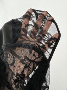 Chiquease T-shirt noir avec dentelle contrastante et ajouré, style minimaliste mode décontractée pour tous les jours