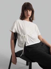 Ontre Camiseta casual de mujer blanca con cuello redondo, manga corta y cintura con lazo, ideal para vacaciones primavera 2025, abrigo casual de otoño, camiseta blanca