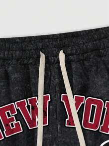 ROMWE MEN Prep Pantalones cortos con cordón en la cintura y estampado de figura y letra para hombres