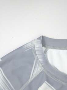 Manfinity Swimmode Men's Geometric Print Raglan Sleeve Surfing T-Shirt Man Swim Trunks,Hawaiian - Grey - View 5