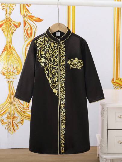 一件男童复古简约金属印花立领长衬衫，舒适优雅，百搭日常穿着，适合儿童、返校、生日、活动、演出、婚礼、洗礼、毕业典礼、春季、夏季等场合。