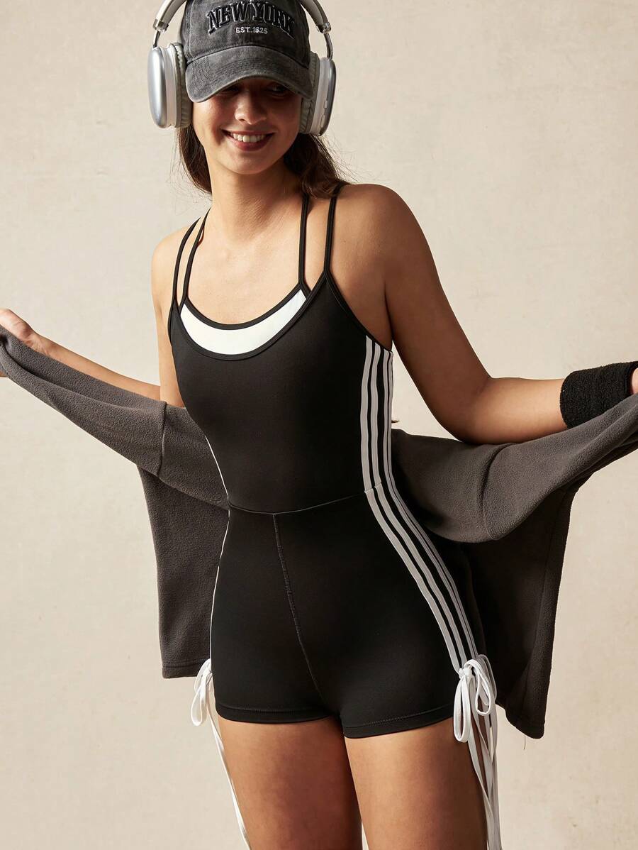 VARSITIE 2 合 1 黑白拼接肩带蝴蝶结女式运动连体衣