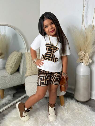 Conjunto casual de 2 piezas para niña joven con camiseta con estampa de oso y shorts con estampado geométrico
