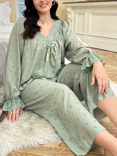 CottageSlumber 大码女式碎花蕾丝V领蝴蝶结装饰上衣和裤子两件套睡衣套装，舒适优雅的细节设计，秋冬服装