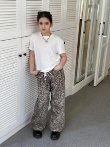 Denimly Tween 女童休闲日常都市街头风格 2 件套：宽松白色短袖 T 恤和抽绳腰部豹纹牛仔阔腿裤 - 白色 - 查看 3