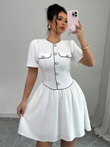 Elenzga 女士夏季新款黑白撞色边法式独特圆领泡泡袖 A 字短裙，配金属珍珠纽扣，优雅、都市、休闲、浪漫、简约时尚、合身、不对称腰部设计、公主线、褶皱，适合音乐节和狂欢节，女士夏季服装 - 白色 - 查看 1