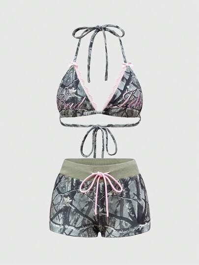 Grunge Punk 2 Stücke Y2K sexy Babe Slogan Stickerei, Spitze Patchwork, Tarnung & Kontrastarbe Muster Bikini Oberteil und extrem kurze Sporthose Set