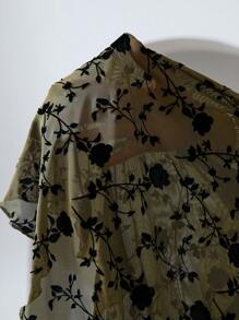 SHEIN Frenchy Große Größen Transparente Bluse mit Blumenmuster und Flockmuster für Damen