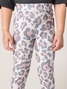 SUMWON 儿童 Wild Child 图案短款 T 恤和动物印花紧身裤套装，适合女孩的街头时尚两件套服装，休闲运动服套装，非常适合上学和玩耍 - 深灰色 - 查看 6